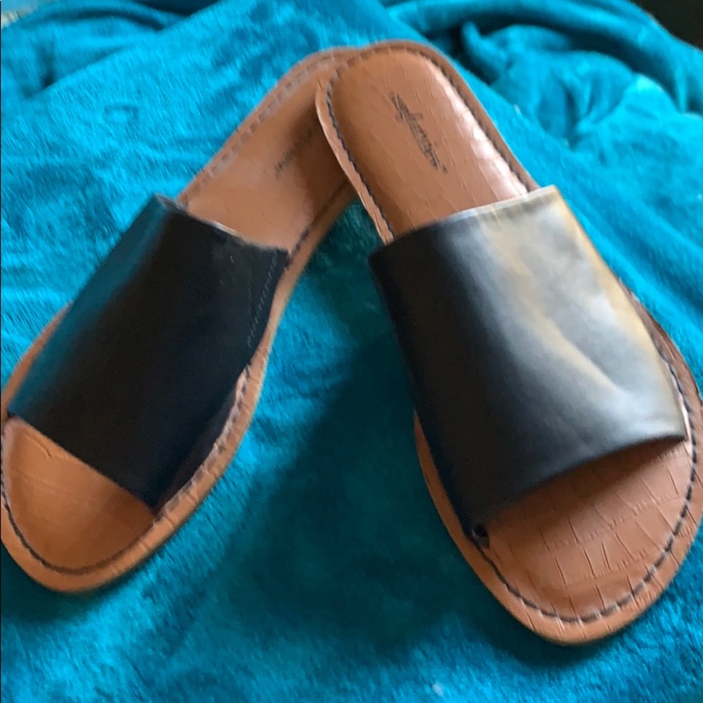 New black sandals
